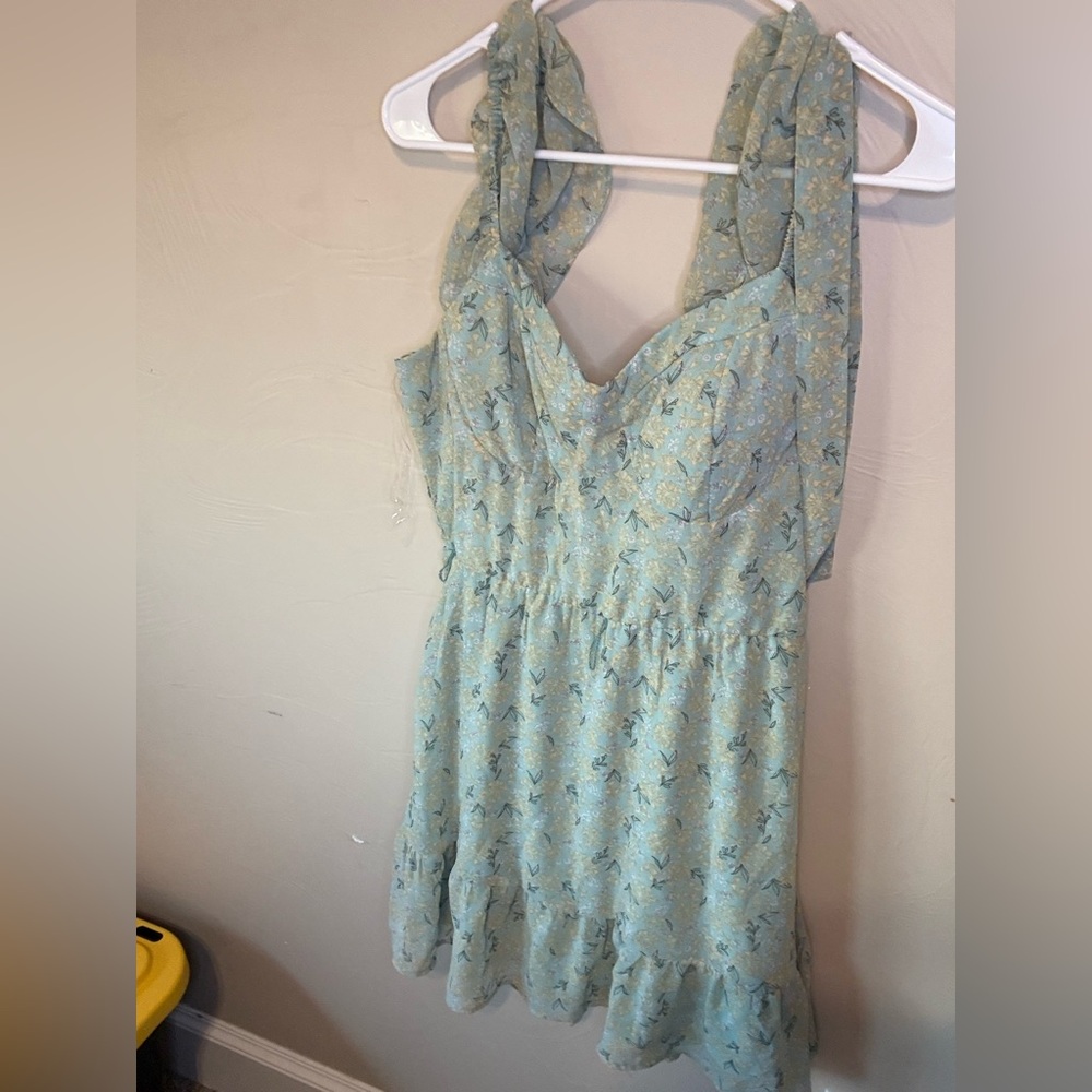 Green dress with yellow flowers / never worn - size XL brand is Lily Rose.